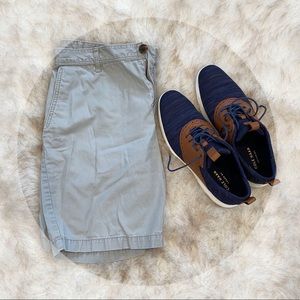 PENGUIN KHAKI SHORTS. SIZE 36.